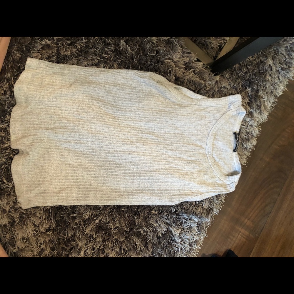 Soft grey ribbed brandy Melville crop top.